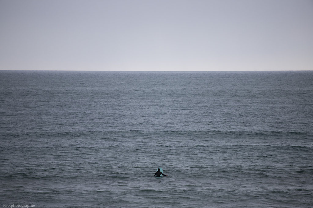 Un surfeur seul - Côte des Basques à biarritz